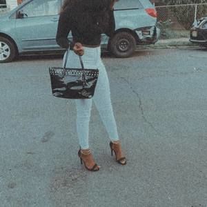 Meet your Posher, Stephania